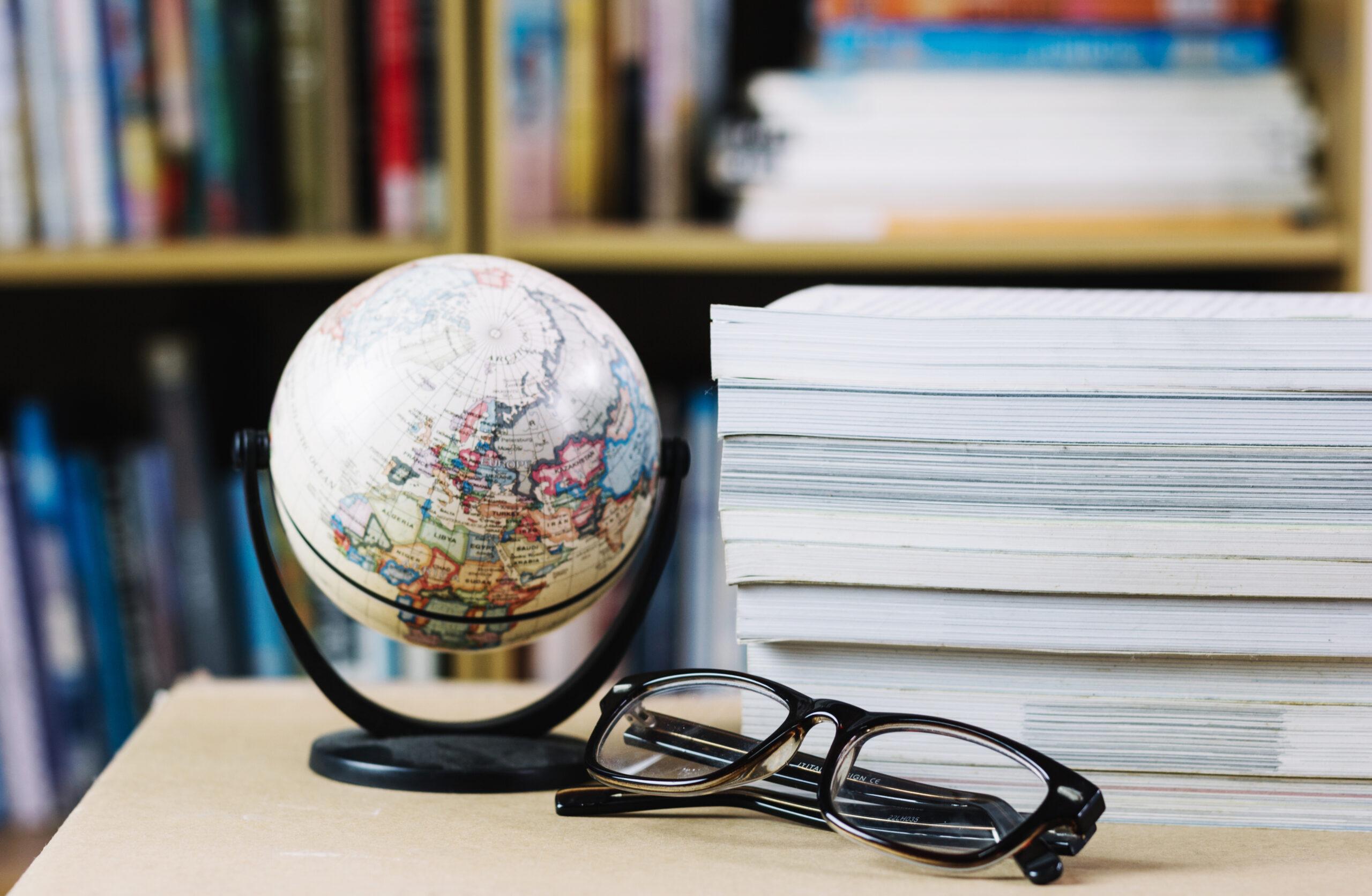globe-glasses